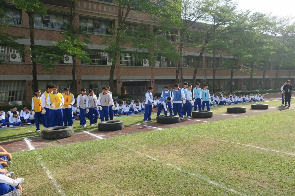 學生於競賽起點預備