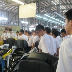 學生參觀工廠