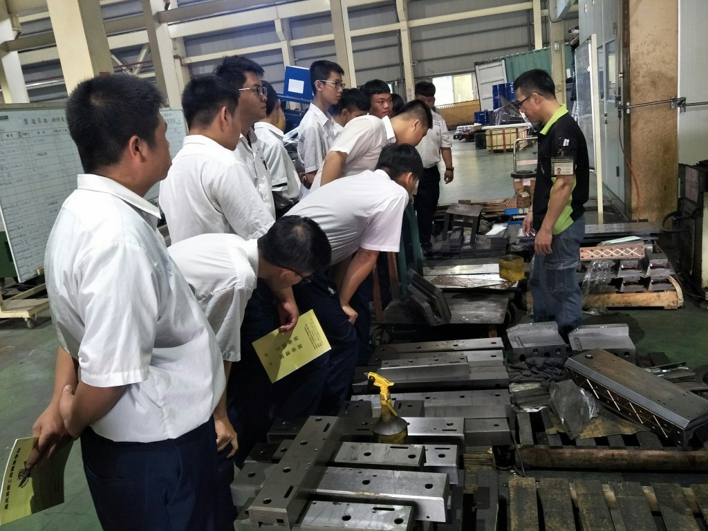 學生導覽公司營運壯況