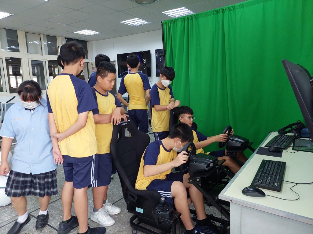 LINE_ALBUM_231201_13